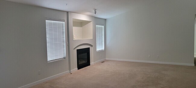 Building Photo - APPROVED APPLICANTS: AUBURN - BEAUTIFUL LA...