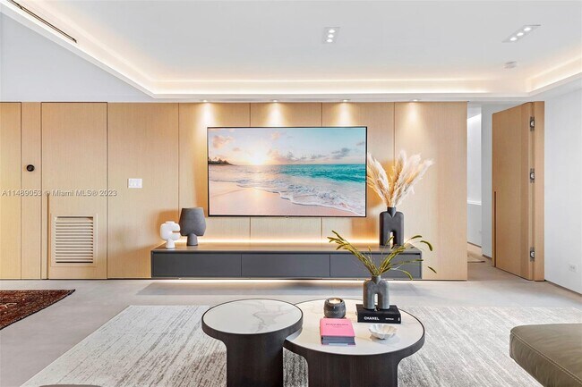 Building Photo - 2301 COLLINS Ave
