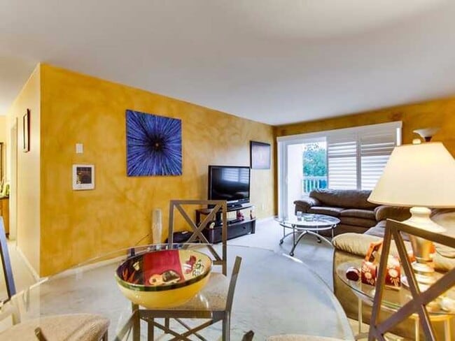 Building Photo - 3030 Suncrest Dr
