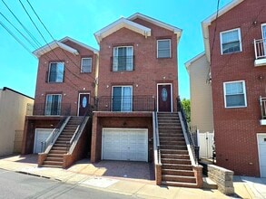 Building Photo - 249 Winfield Ave