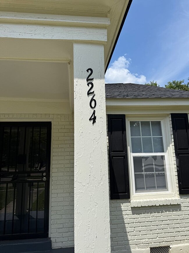 Building Photo - Welcome to our charming 2 bedroom, 1 bathr...