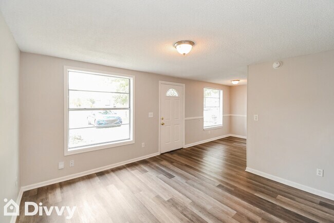 Building Photo - 2644 Sunrise Village Dr