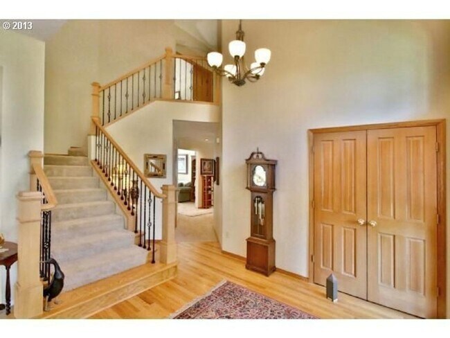Building Photo - Spacious and Bright 4 Bedroom Home in Beav...