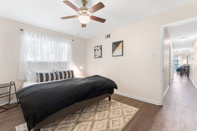 Foto del edificio - 2554 Everett Ave