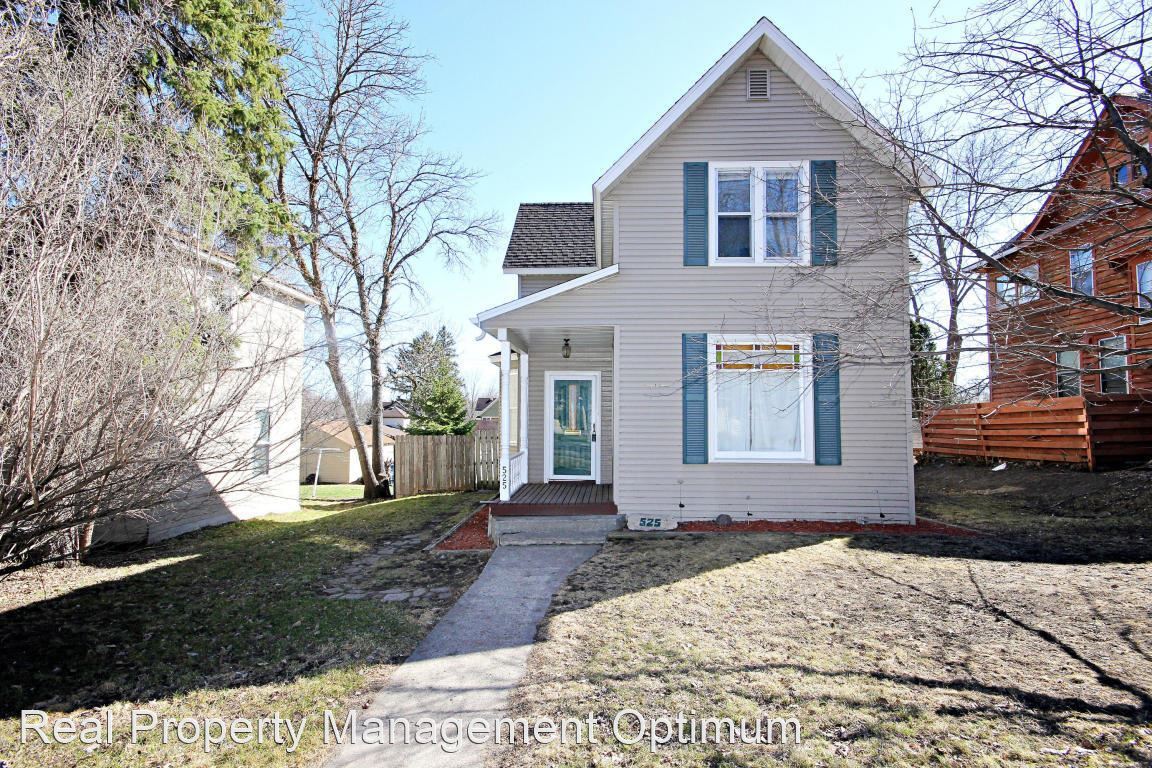 3 br, 2 bath House 525 West Lincoln Ave House Rental in Fergus