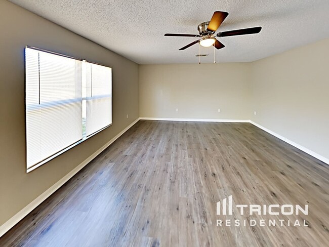 Building Photo - 13085 Siam Dr