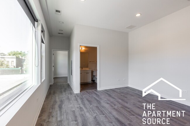 Foto del edificio - 2247 W Lawrence Ave