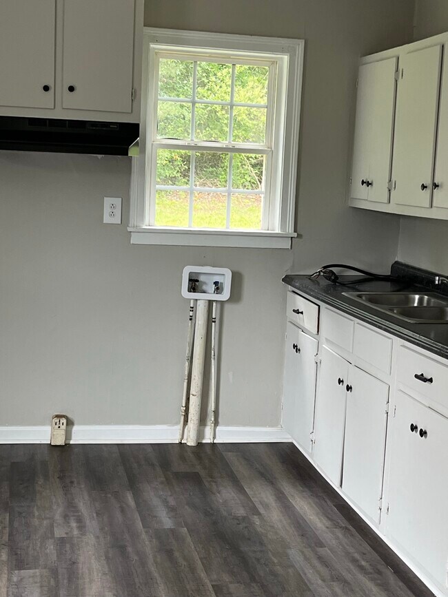 Foto del edificio - 3504 Tyler St SE