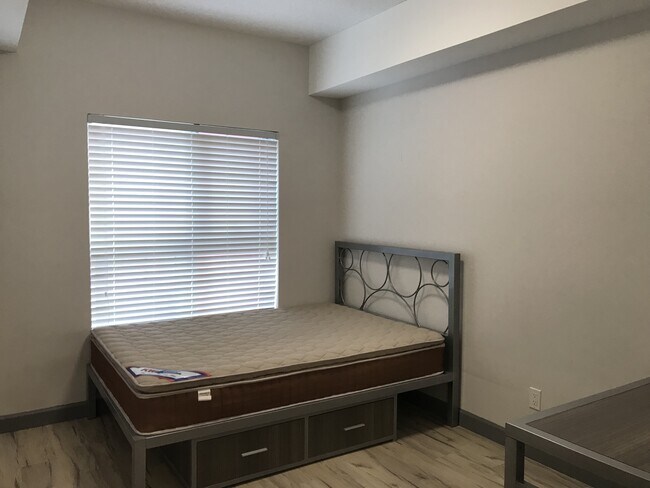 Building Photo - 258C-258C Sunview St