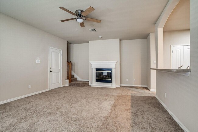 Building Photo - Simply gorgeous DR Horton town home locate...