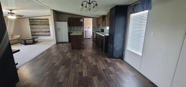 Foto del edificio - 28625 Clay Rd