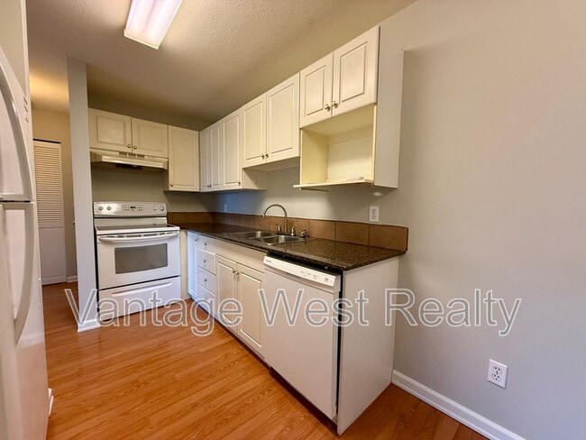 Building Photo - 505-505 Browne Rd