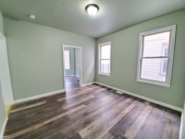 Building Photo - 3 br, 1 bath  - 252 21st St