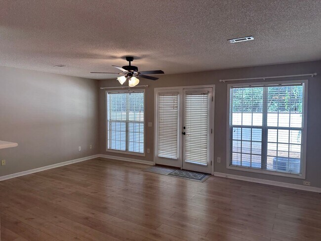 Building Photo - 132 S Spring View Dr