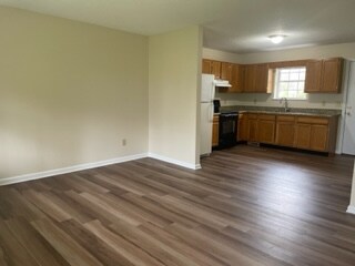 Building Photo - 209 S Bigby Dr