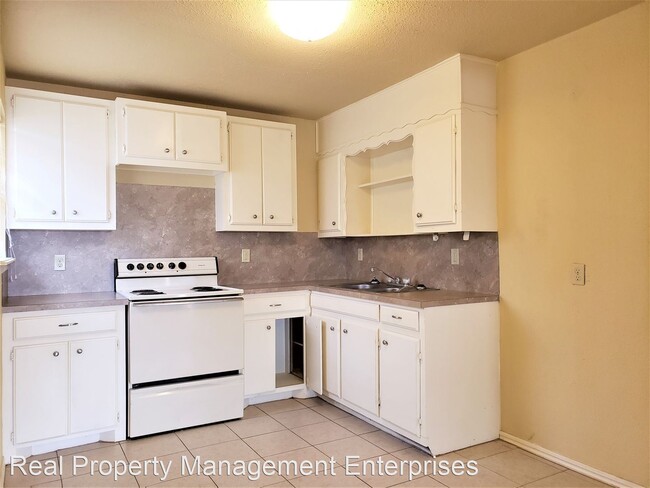 Building Photo - 2 br, 1 bath House - 422 1/2 UP S 4th St