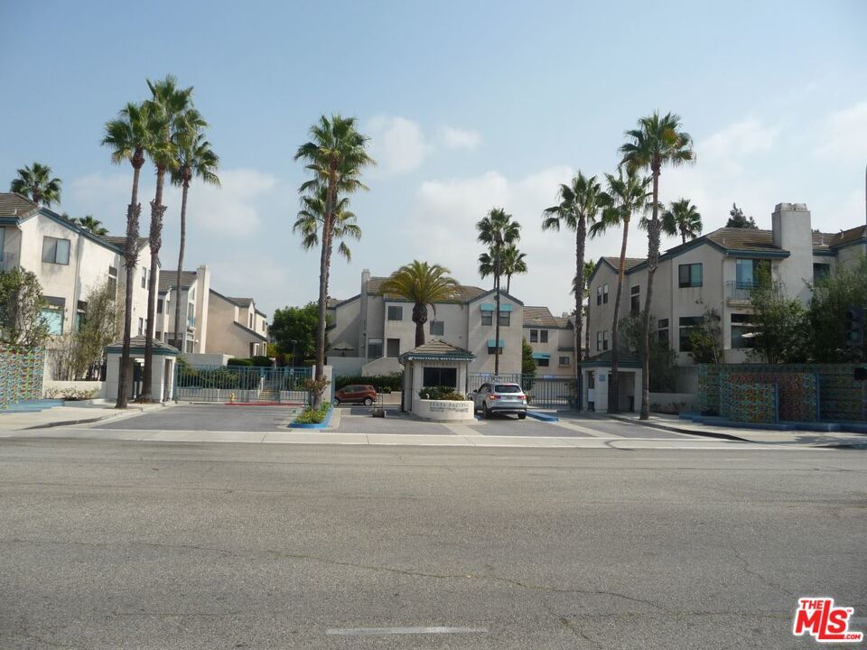 Primary Photo - 7415 Hannum Ave