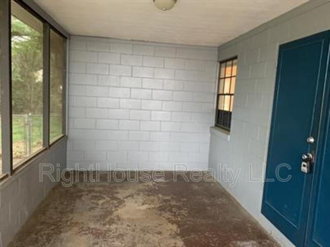 Building Photo - 1220 Morin St