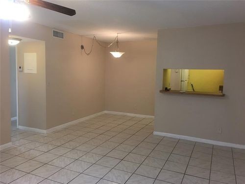 Foto del edificio - 817 Twin Lakes Dr