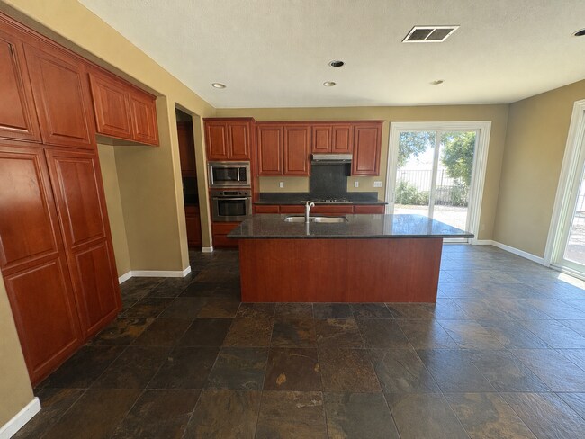 Building Photo - 3,800 sq foot Home in Diablo Grande with Private Pool & Spa