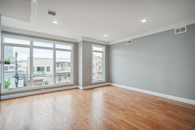 Building Photo - 25 Wallis Ave