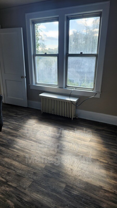 Foto del edificio - 415 Woodlawn Ave