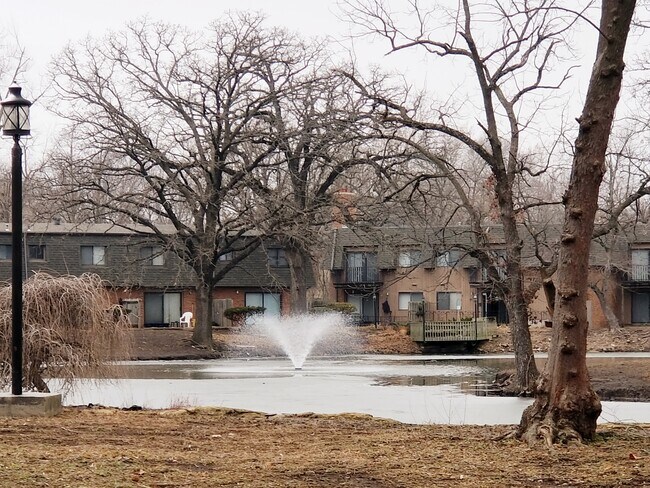 Trianon Apartments Townhomes Topeka Ks Apartments Com