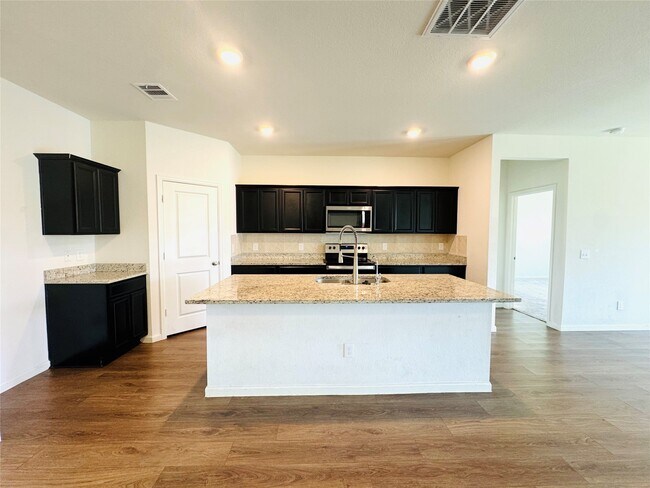 Foto del edificio - 1013 Pitch Pne Ct