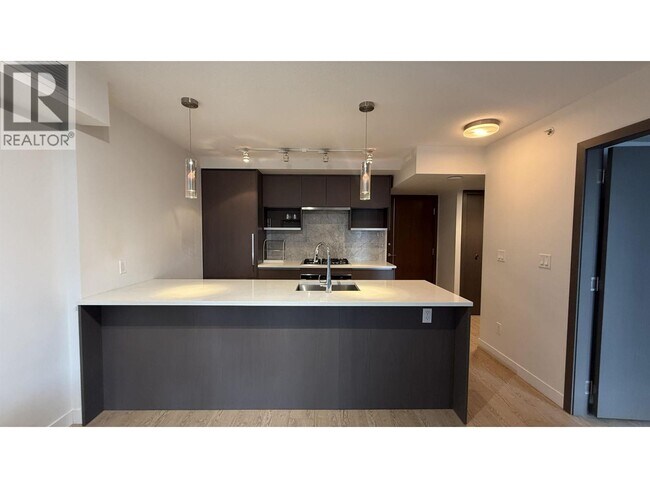 Photo du bâtiment - 8988 Patterson Rd