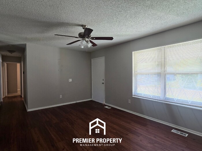 2442 Soundview Ct