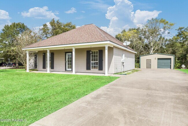 Building Photo - 1064 Oleus Champagne Rd