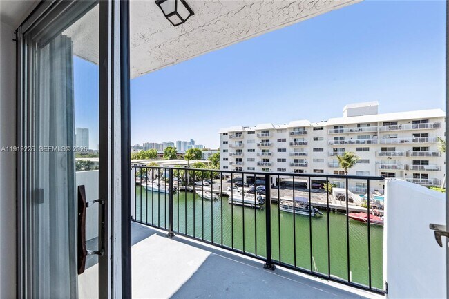 Foto del edificio - 3642 NE 171 St