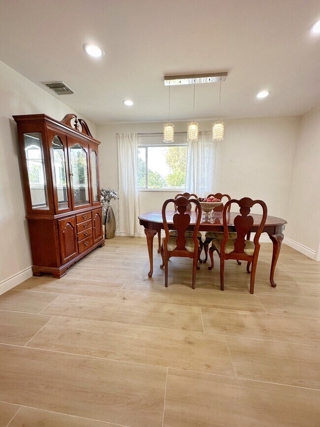 Foto del edificio - 13218 McKinley Ave