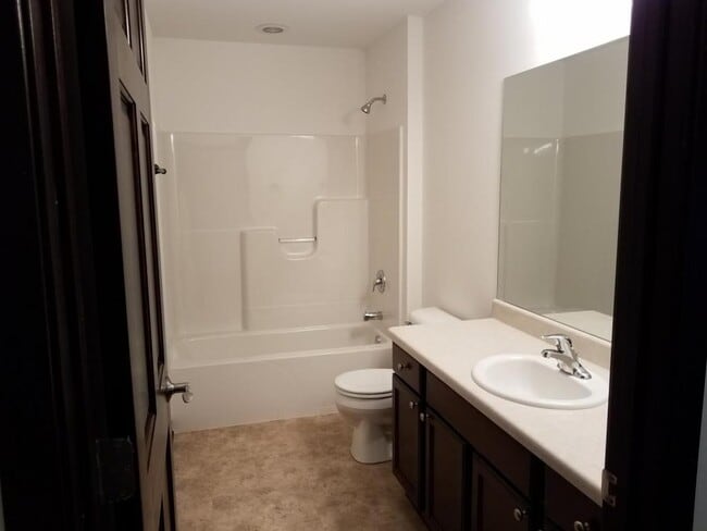 Building Photo - 746 Prospect Dr