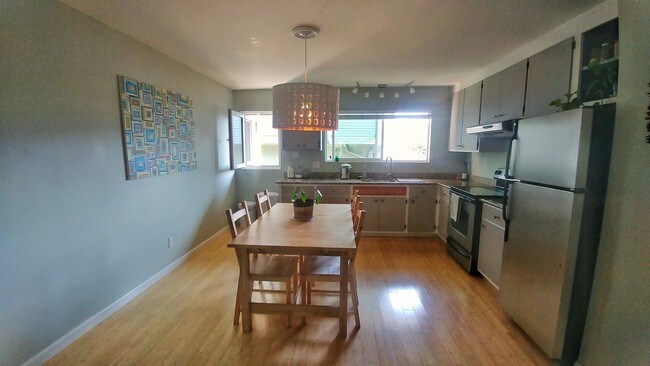Foto del edificio - 2 bedroom in Oakland CA 94618