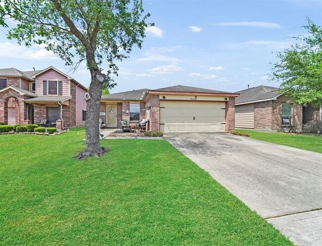 Building Photo - 9319 Delicado Dr