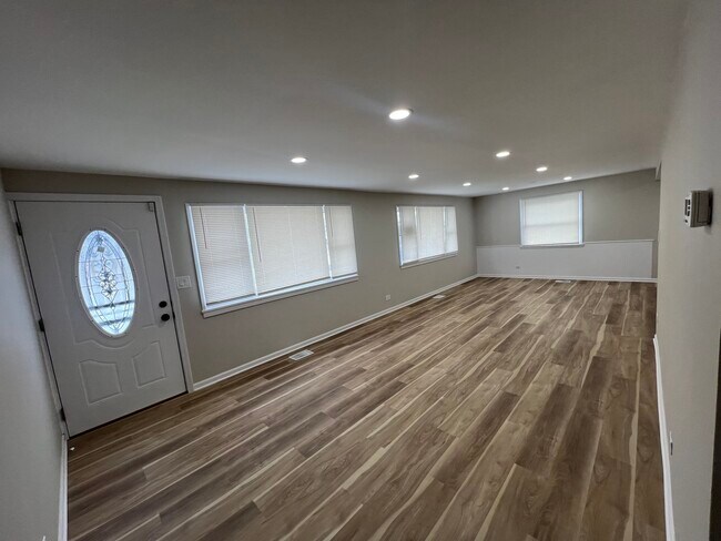 Foto del edificio - 4813 W 102nd St