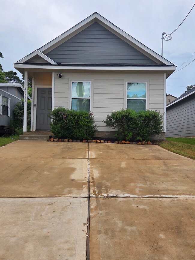 Building Photo - 16894 Glenheath St