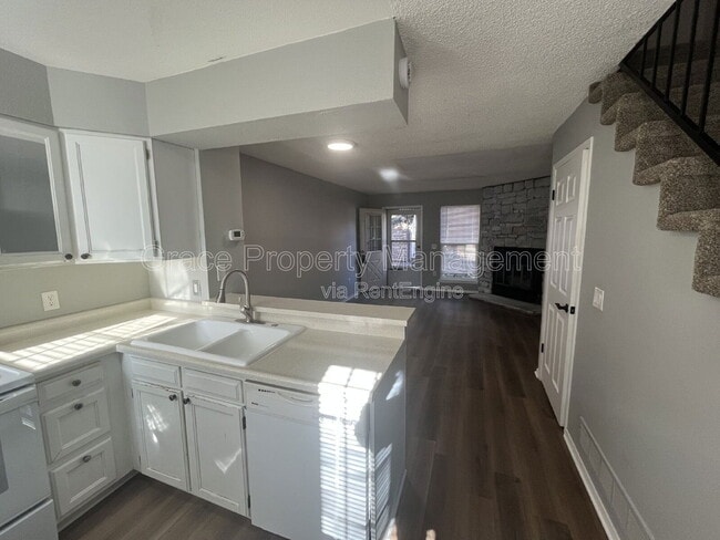 Building Photo - 2909 W 81st Ave