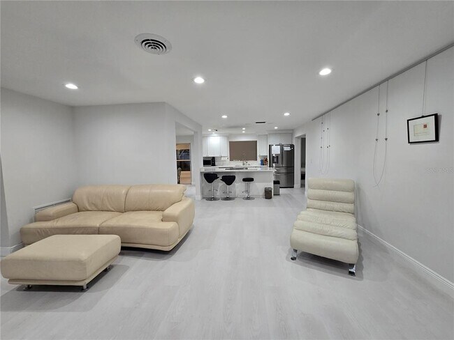 Foto del edificio - 1028 Chinaberry Rd