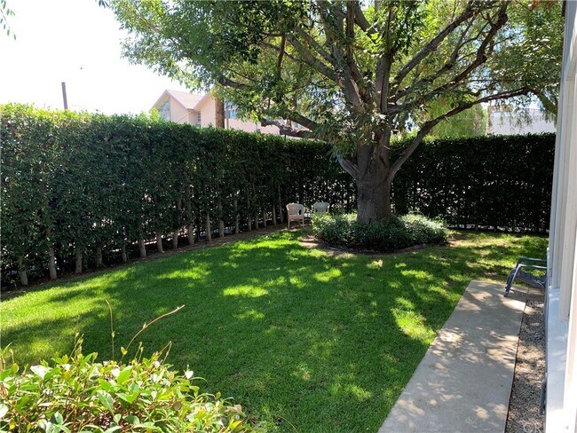 Building Photo - 13579 Moorpark St