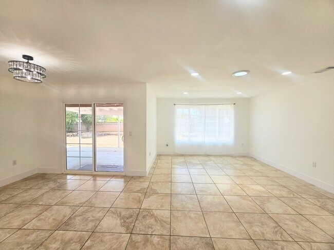 Foto del edificio - Single Story Senior Home - Newly Remodeled- Ready To Move In.