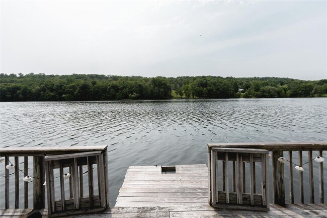 Foto del edificio - 582 Lakes Rd