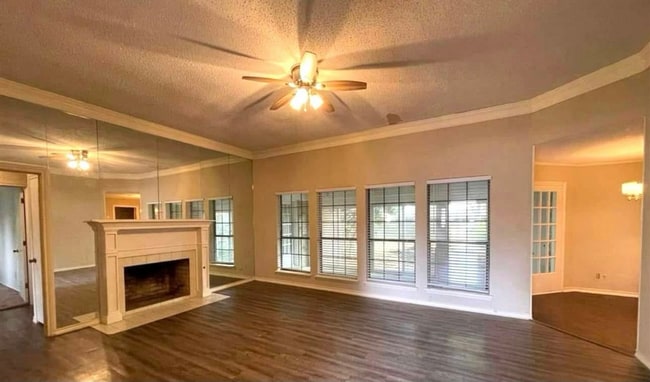 Building Photo - Spacious Pleasant Grove Home available for rent!