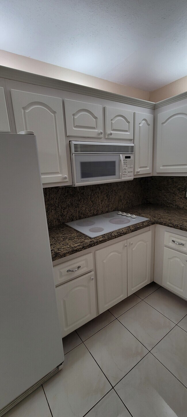 Kitchen - 13455 SW 9th Ct