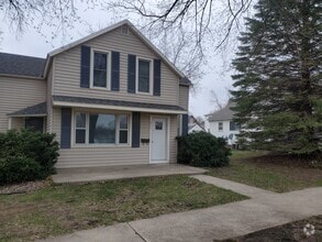 Building Photo - 714 6th Ave