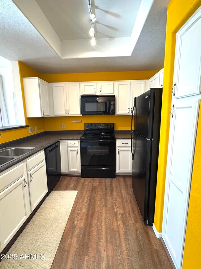 Foto del edificio - 3830 E Lakewood Pkwy W