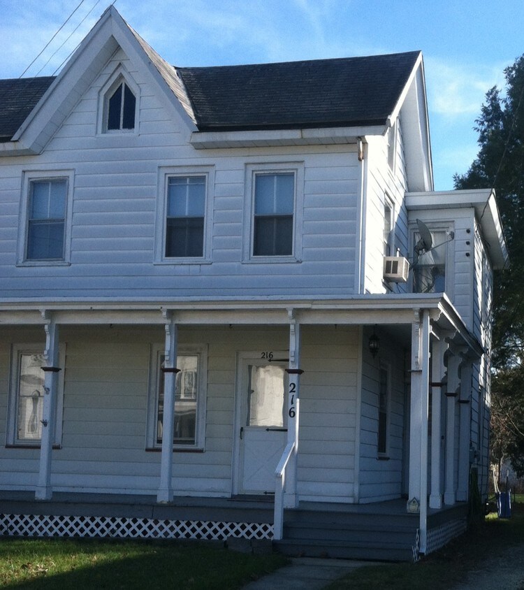 216 Broad Exterior - 216 Broad St