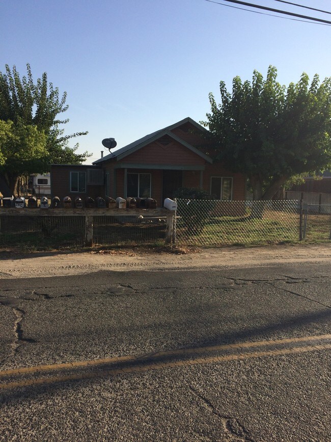 74 E Vandalia Ave, Porterville, CA 93257 Apartments in Porterville