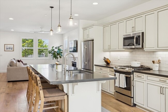 Building Photo - Single Level Executive Home